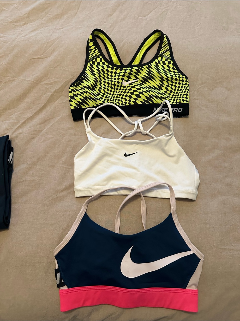 Nike Three-Pack Women’s Sports Bras - One Nike legging navy